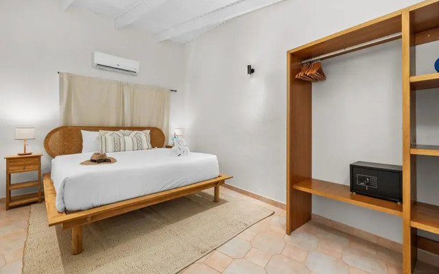 Newly Renovated Amazing Location Private Pool