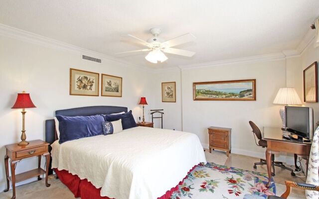 Shoreline 1106 Condo by RedAwning