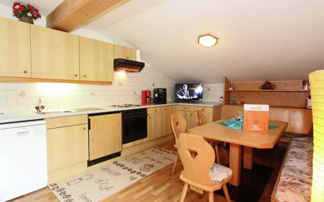 Quaint Apartment in Finkenberg near Ski Lift