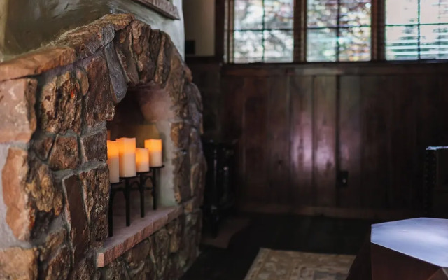 Highland Haven Creekside Inn