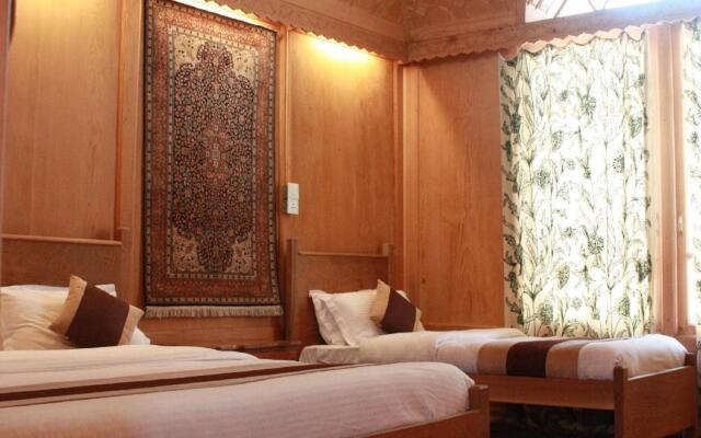 Zaffer Group of Houseboats