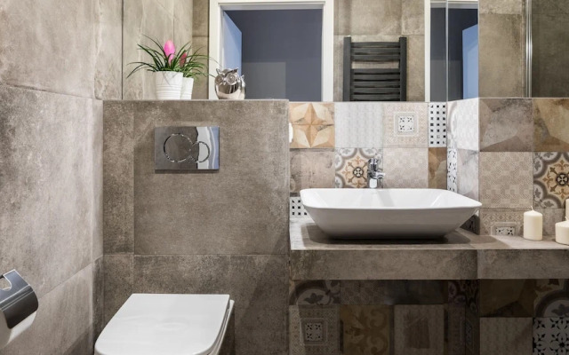 Apartments with Event Space & Hot Tub