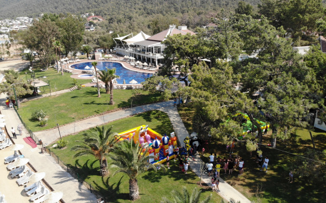 Long Beach Club Nature
