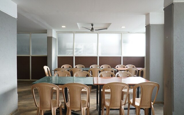 OYO 28029 Living Luxurious Studio Rooms