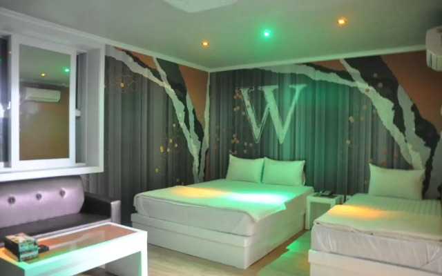 W Motel