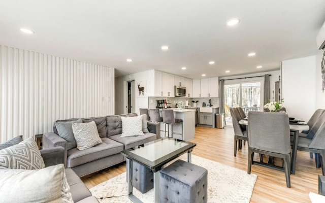 Lake & Beach Access: Bbq-ready Poconos Retreat!