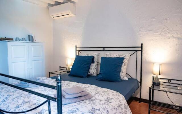 Fleur de Lys Fayence