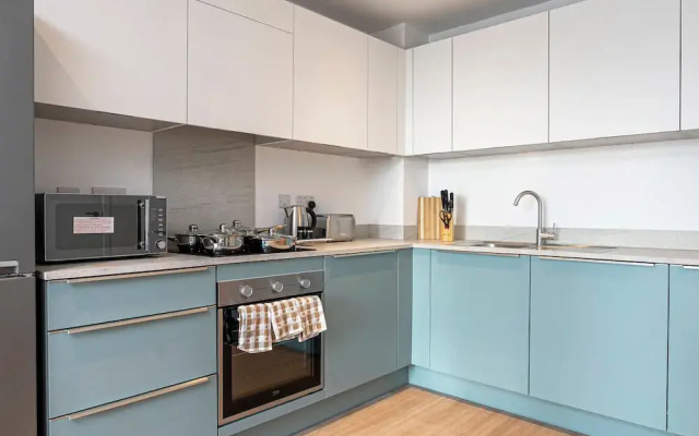 Deluxe Waterside Flat in Leeds