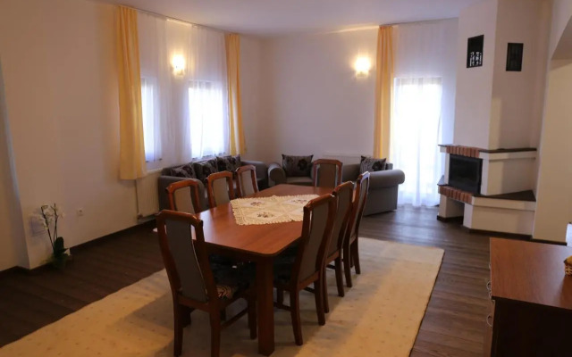 Ezüstfenyő Panzió