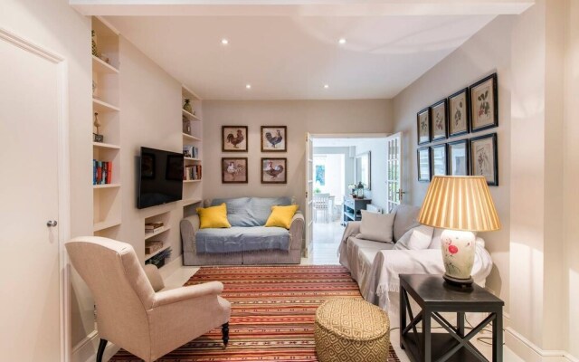 Delightful 2-bed Home, Fulham