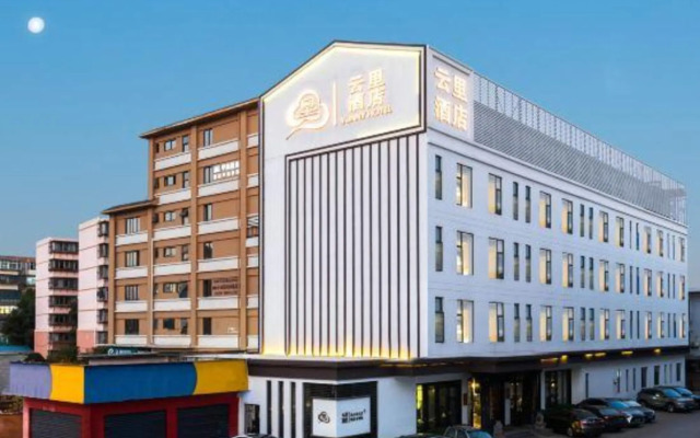 Yunny Hotel (Kunming Railway Station Wanda Square store)