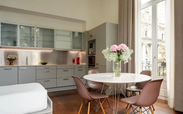 Duquesa Suites Landmark Hotel by Duquessa Hotel Collection