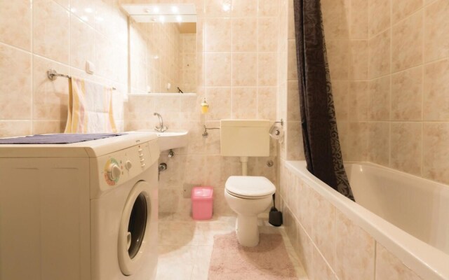 Awesome Home in Makarska With Wifi and 2 Bedrooms