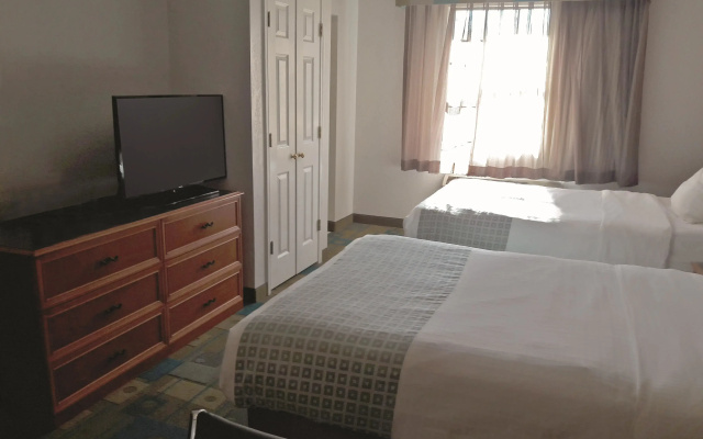 La Quinta Inn By Wyndham Pittsburgh Airport