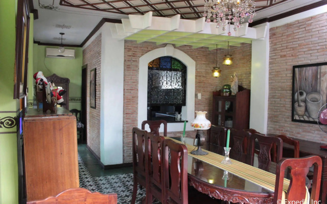 Casa Rica Hotel