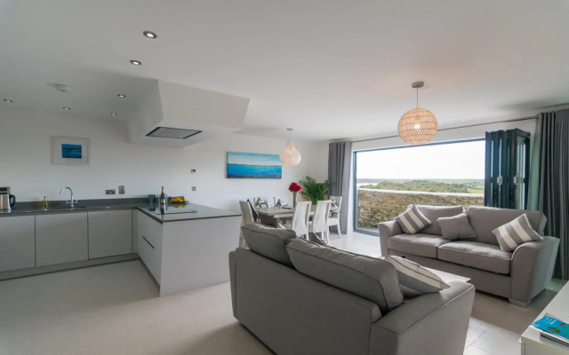 Apartment 3 Waterstone House - Sea Front Apartment Hot Tub