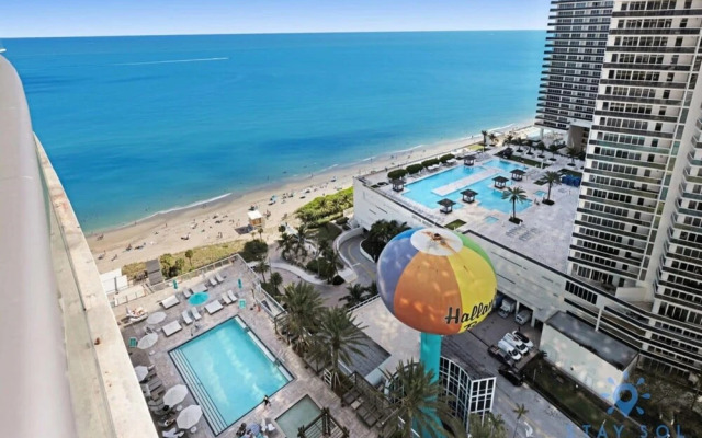 Oceanfront Luxury Condo 1BR Balcony, Hollywood