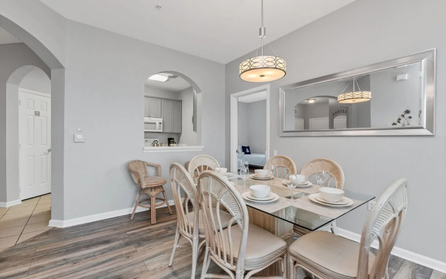 Newly Remodeled Lakeview Penthouse, Near Conv. Ctr