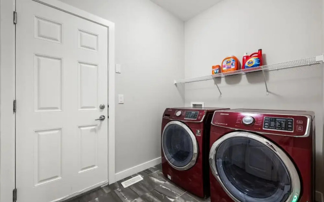 The Mask - 5BD - Movie Room - Kidfriendly