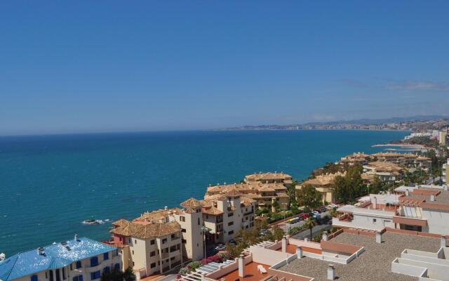 Pleasant apartment in Benalmadena near Playa Beach