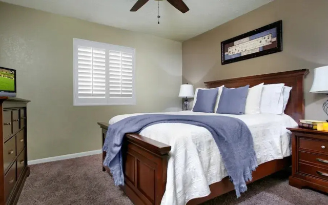 Mountain Views & Heated Pool/spa & Amenities Galore!