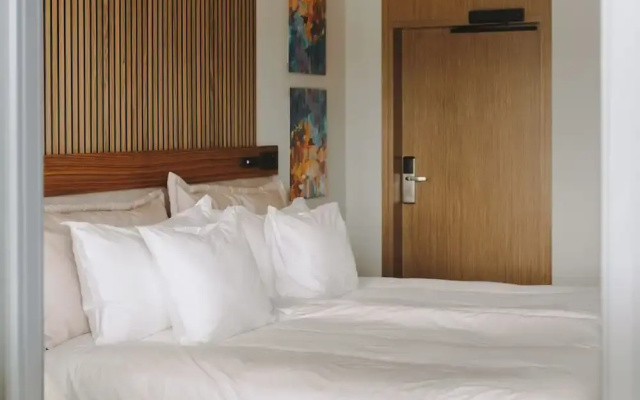 Season Hotel