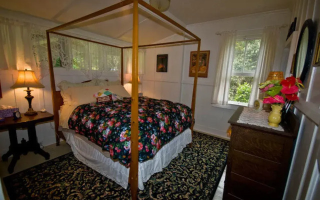 Volcano Teapot Cottage