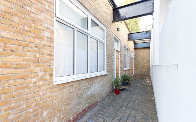 Spacious 4 Bedroom Home in East London