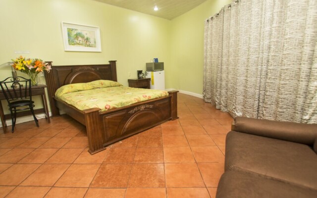 Oceanfront Hotel Verde Mar direct access to the beach