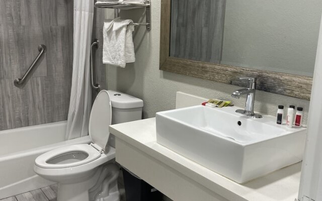 Days Inn by Wyndham Long Beach City Center