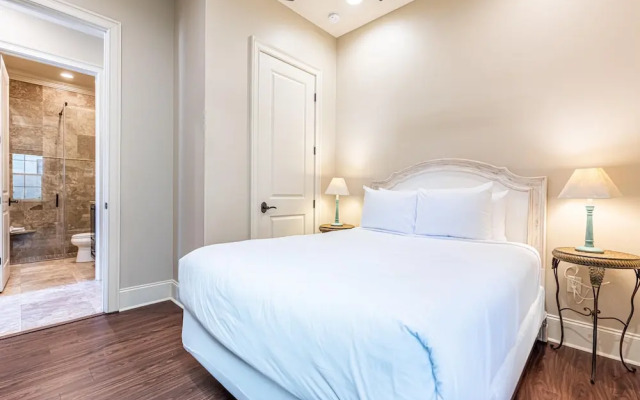 Villa Lago 1975 S2G 4BR 4BA 10