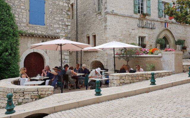 Attractive Holiday Home in Vézénobres With Swimming Pool