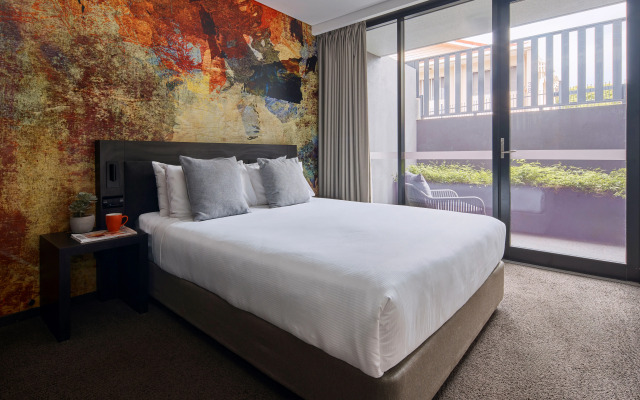 Kennigo Hotel Brisbane, Independent Collection by EVT