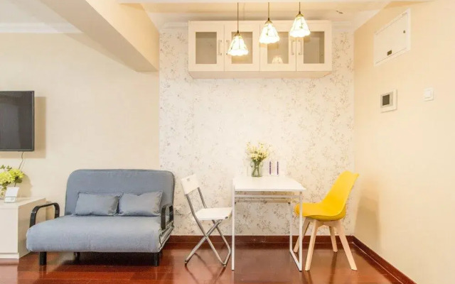 LayMayRest Service Apartment