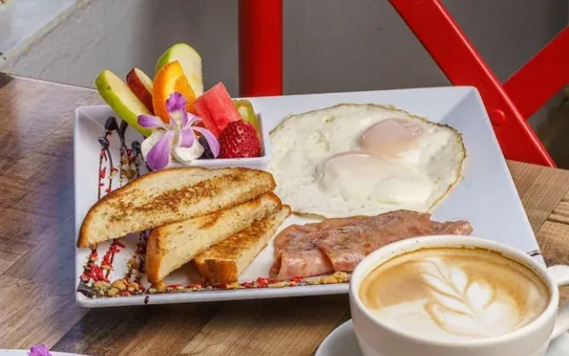 Red Flamboyan Guesthouse