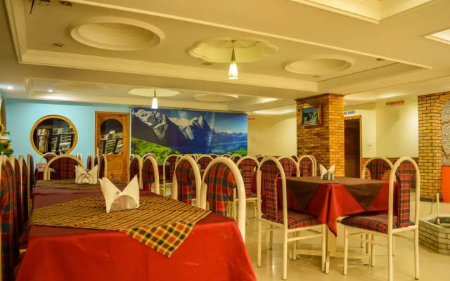 OYO 13836 Hotel Manu Vatika