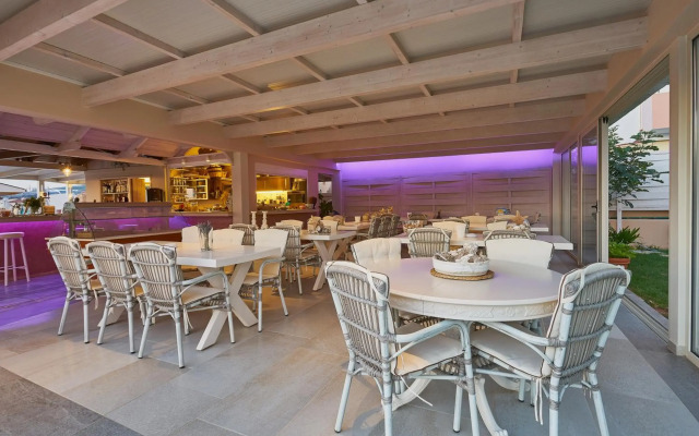Golden Bay Hotel