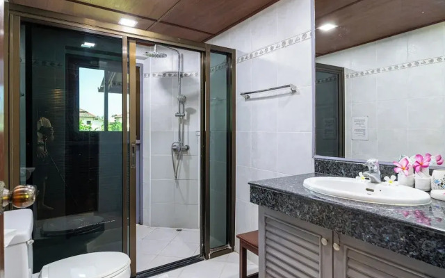 Tropical Beachfront 4 Bdr Villa - KBR24
