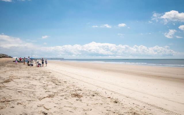Dip Inn by Oak Island Accommodations
