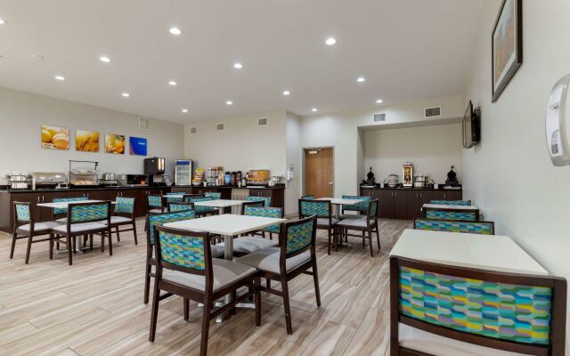 Spark by Hilton Selma