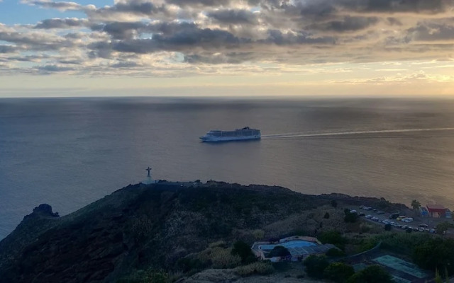 Garajau House - Sunrise to Sunset Ocean View Villa