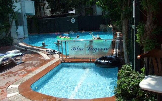 Blue Lagoon Apart Hotel