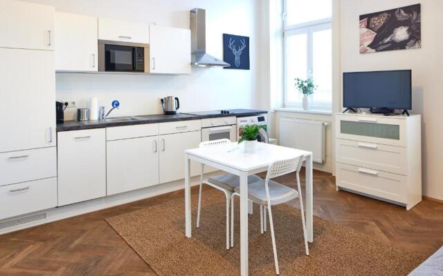 Nice Studio Close To Metro III