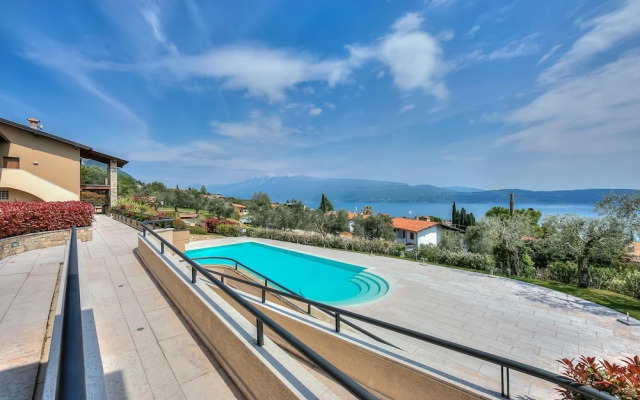 Borgo Belvedere Apartment With Lake View