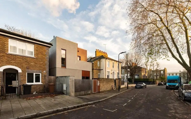 The Victoria Park Sanctuary - Stunning 2bdr Flat