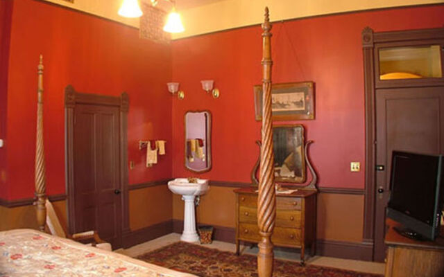 Martin & Mason Hotel