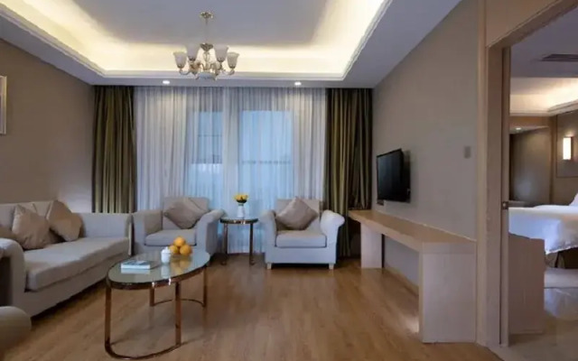 Vienna Hotel (Yiyang Heshan Xiufeng Park)