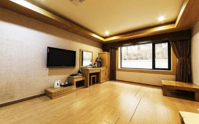 GunSan Riverhill Hotel