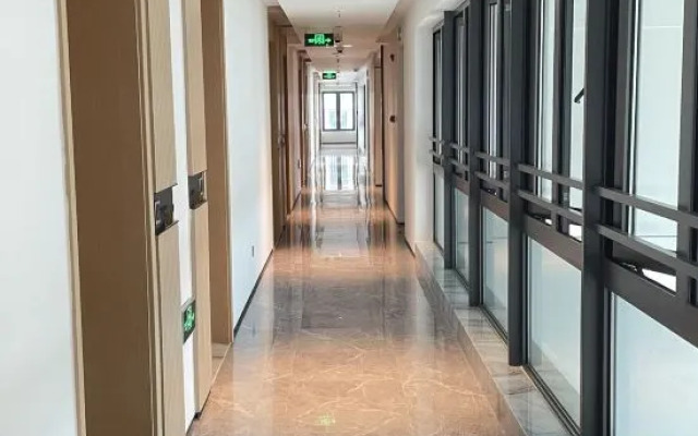 Borui Hotel Apartment (Shenzhen International Convention and Exhibition Center)