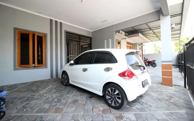 RedDoorz Plus near STIE YKPN 2